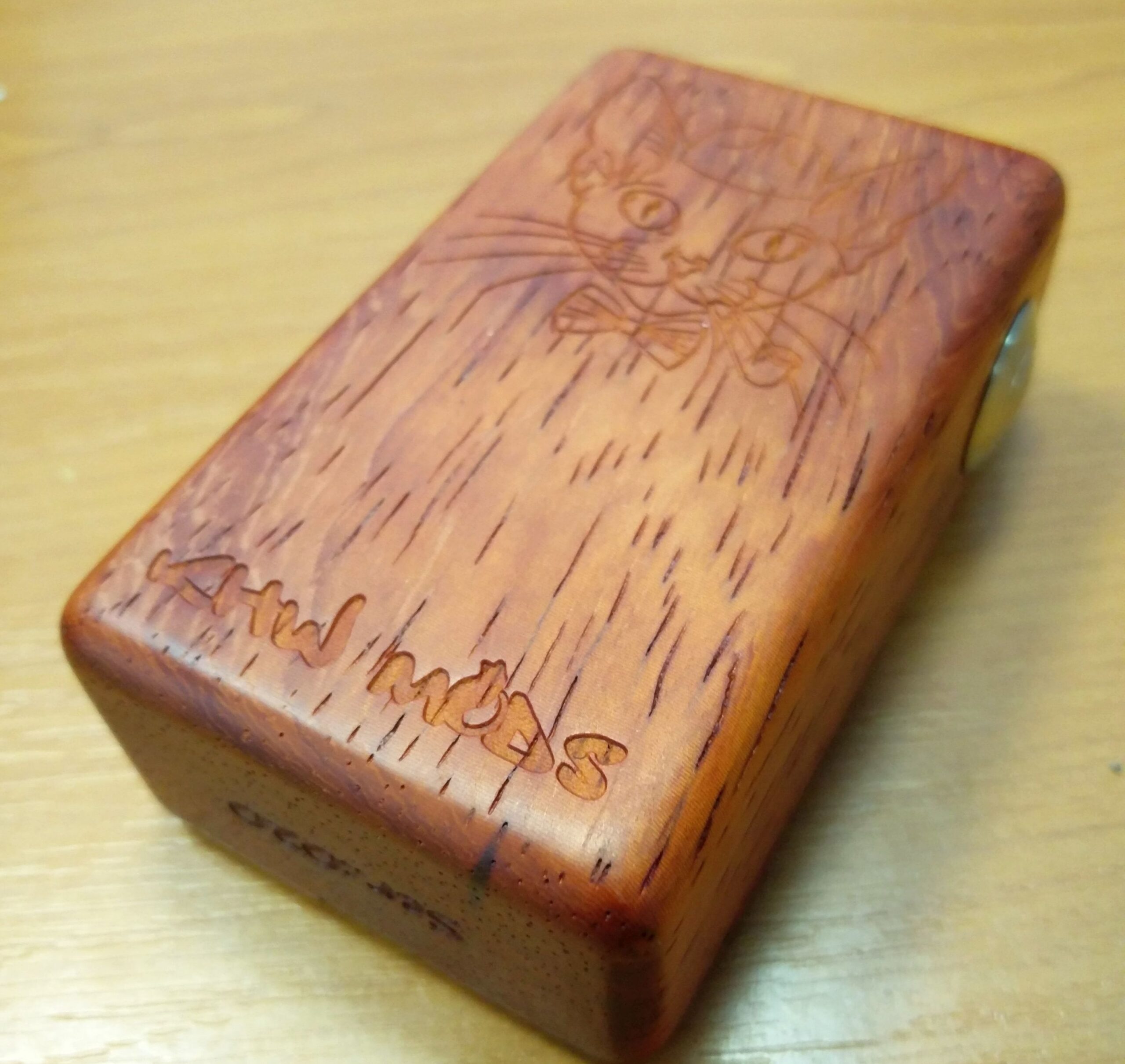 KHW Minifet Padouk box mod legno 18650 bottom feeder