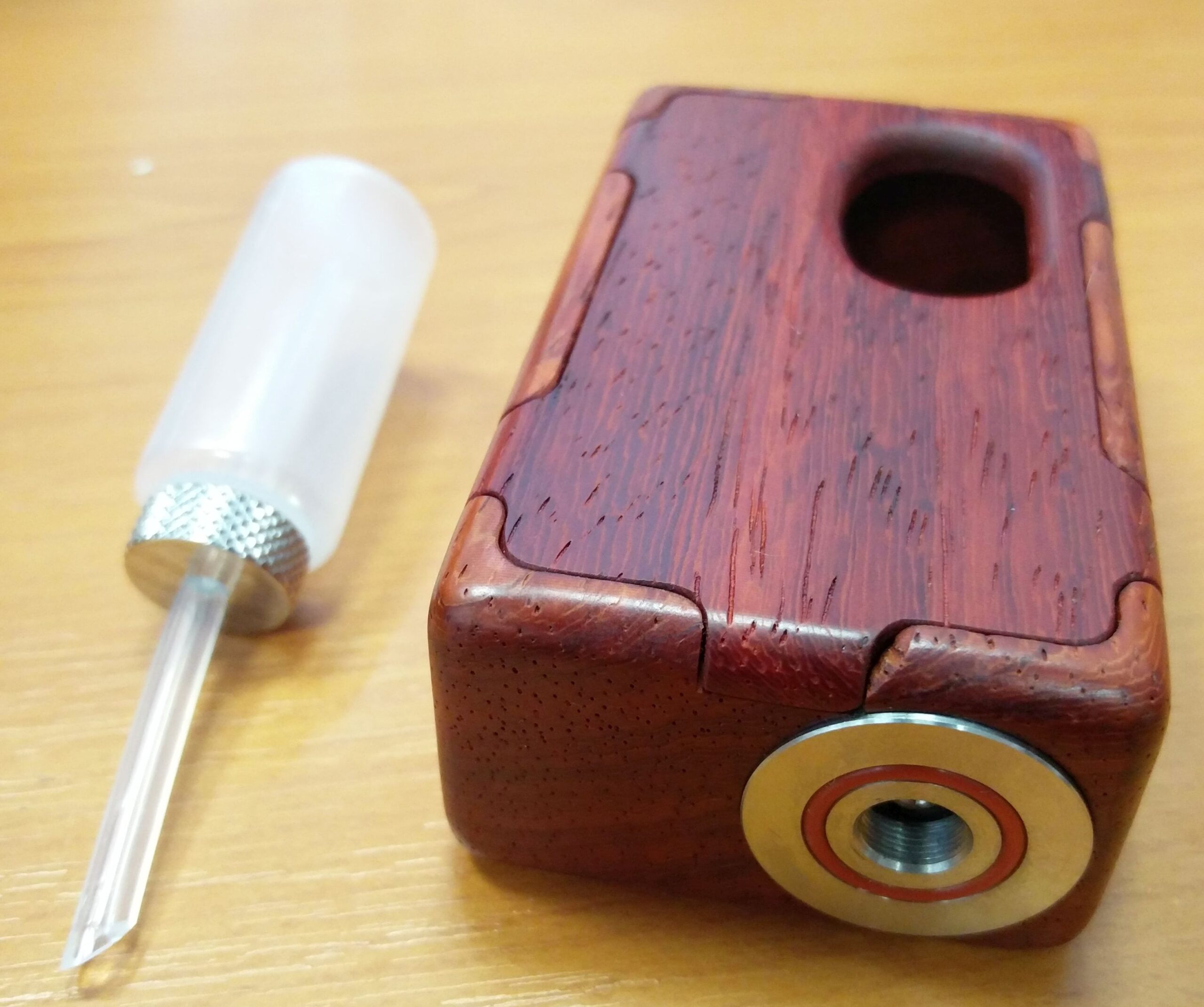 KHW Minifet Padouk box mod legno 18650 bottom feeder