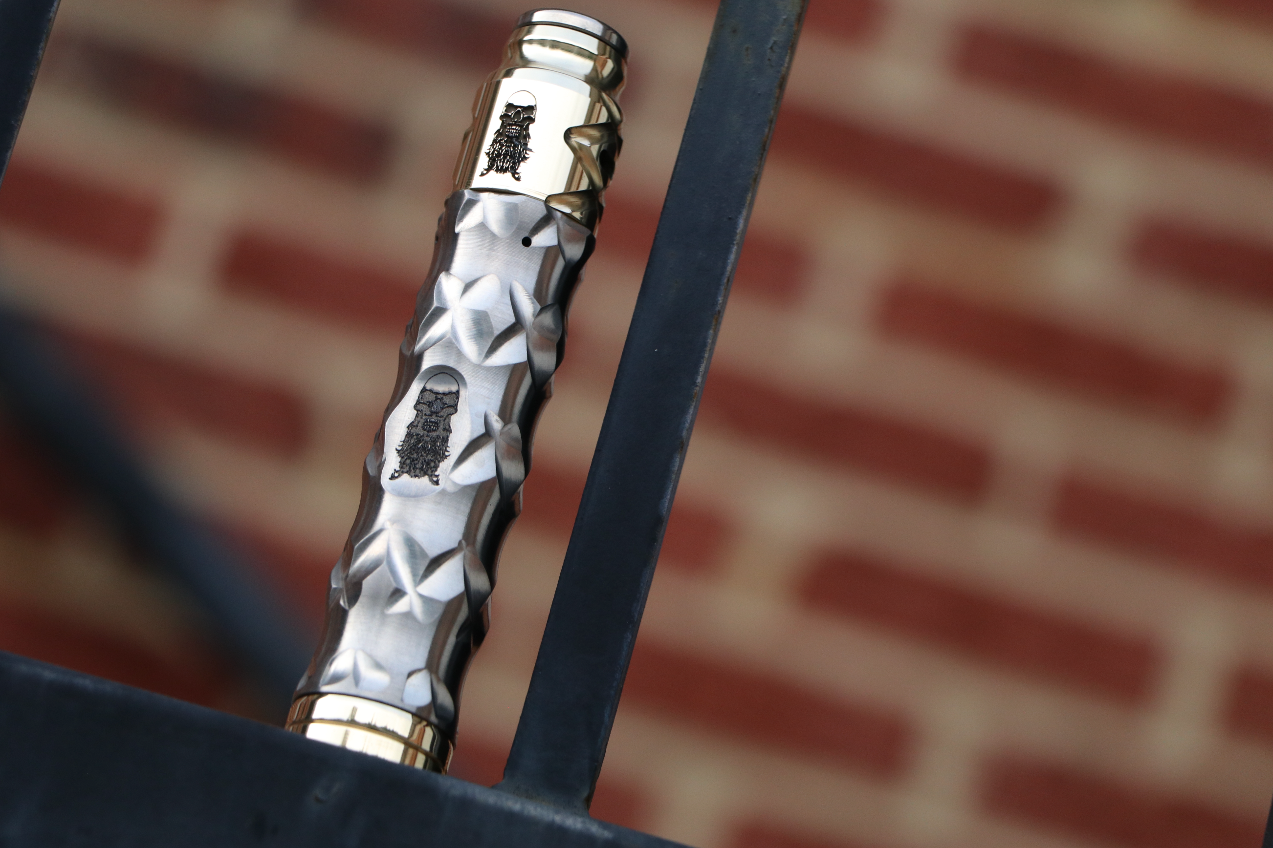 Comp Lyfe Vex Raw Titanium tubo 18650 Bearded Skull