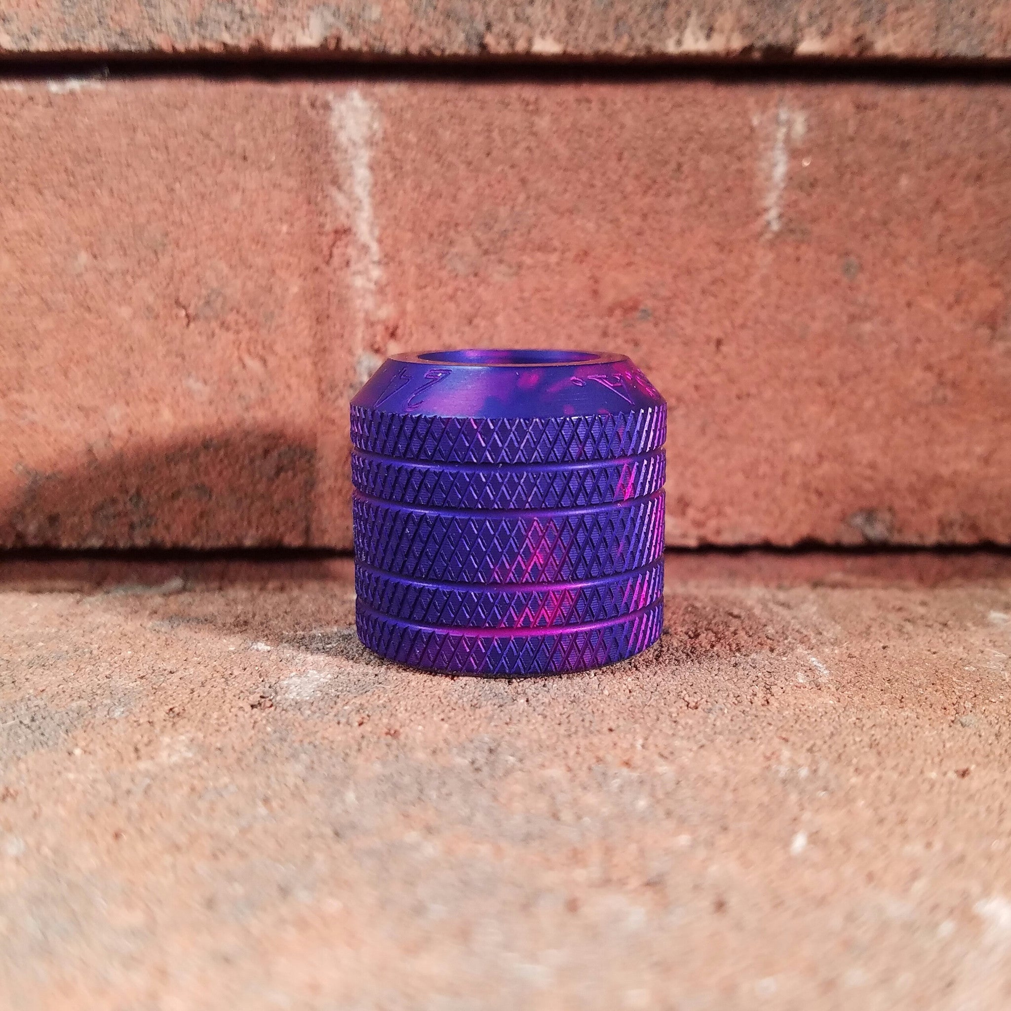 Comp Lyfe Mini Cap 24 cap 24mm Gold Plated Knurled