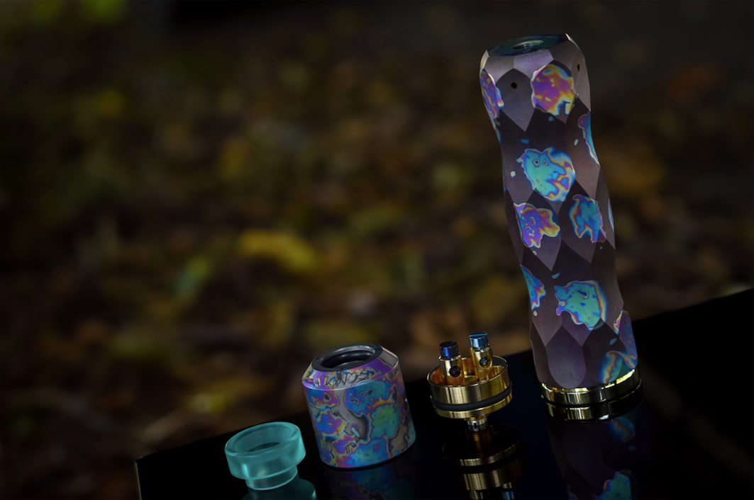 Comp Lyfe Closer 3D Bearded Skull tubo 18650 ottone