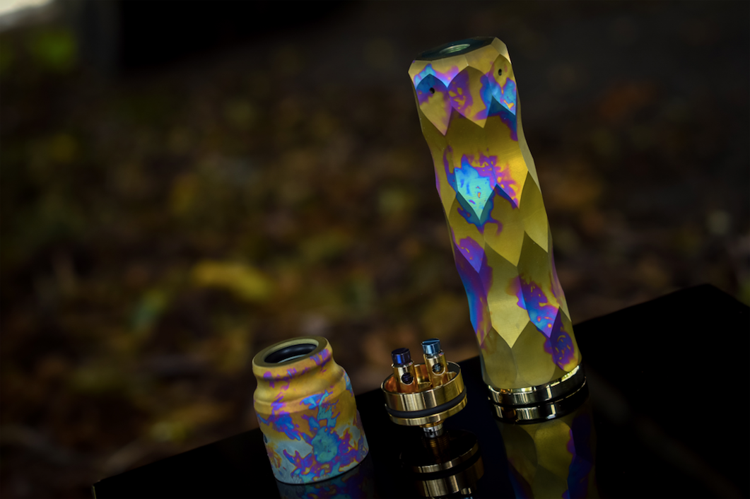 Comp Lyfe Closer 3D Bearded Skull tubo 18650 ottone