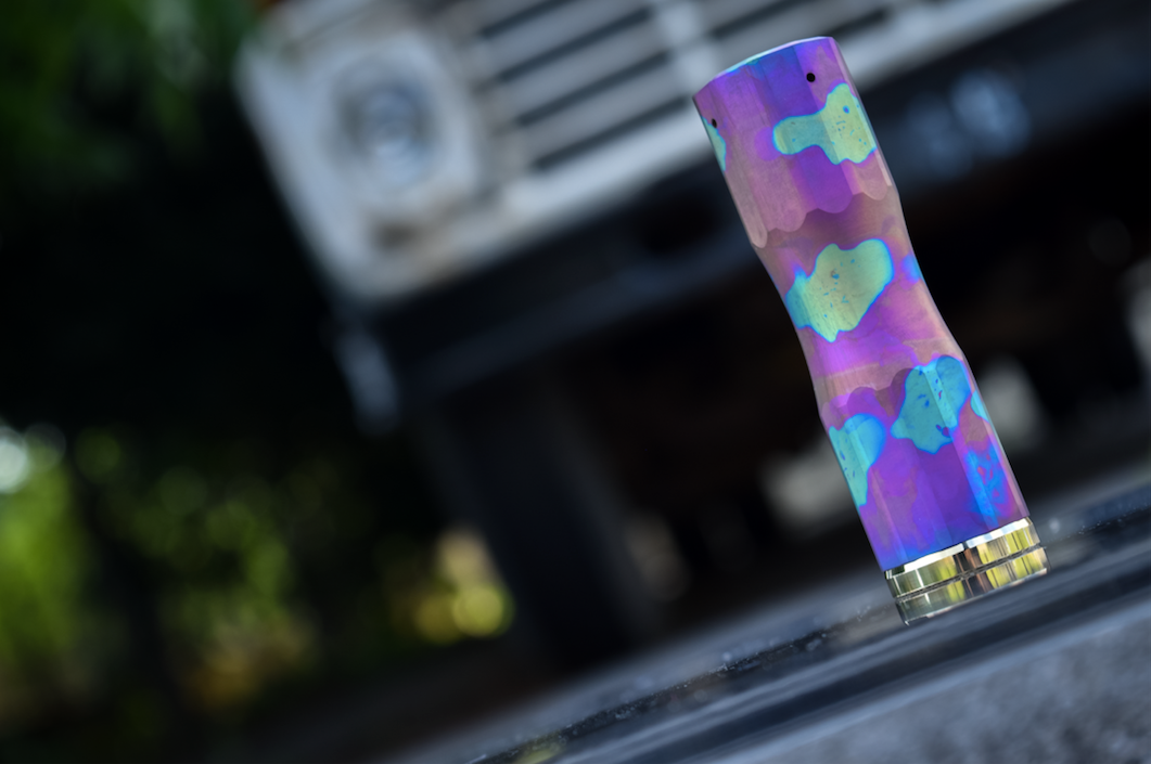 Comp Lyfe Circus Raw Titanium tubo 18650 Bearded Skull