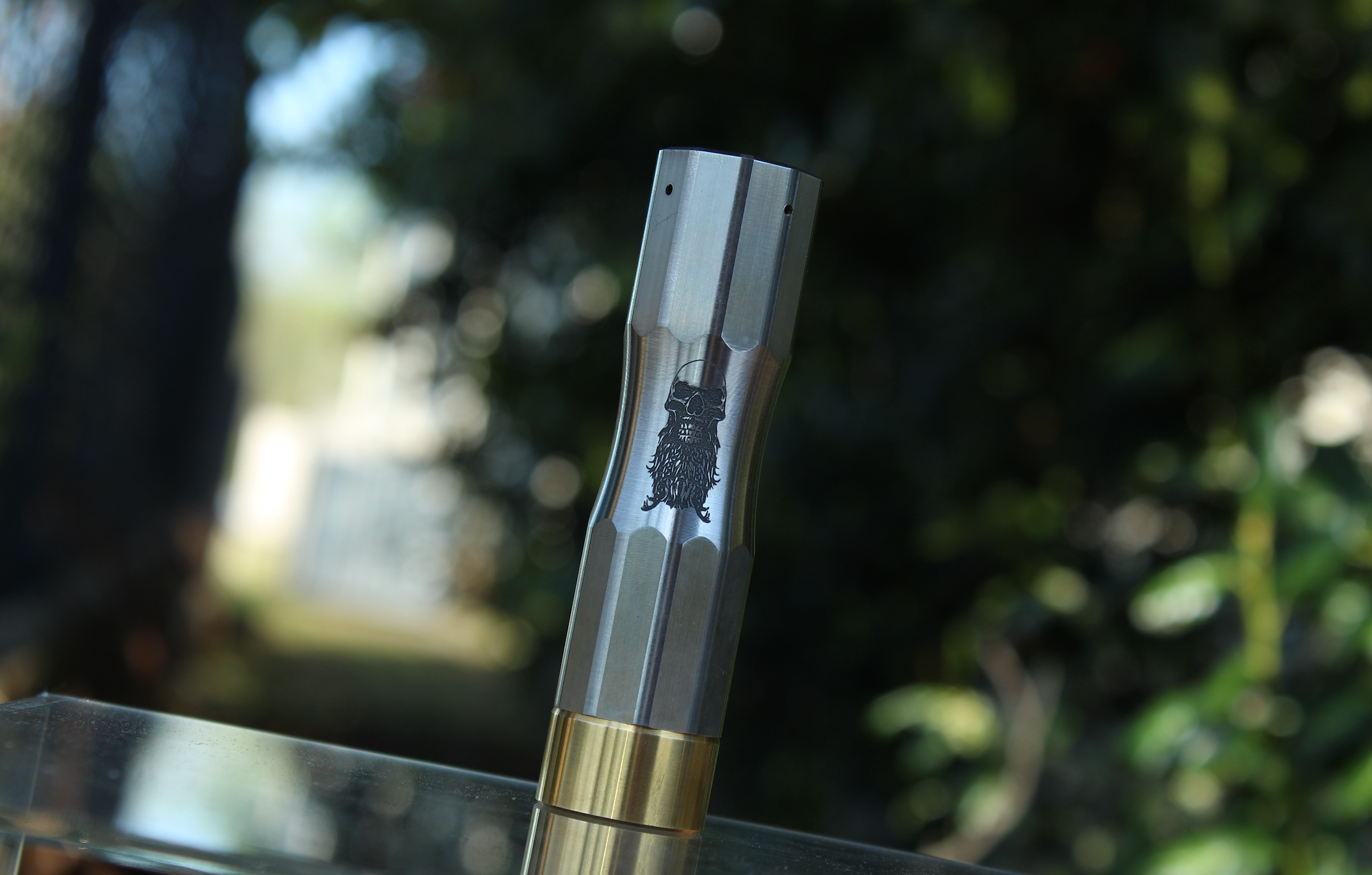 Comp Lyfe Circus Raw Titanium tubo 18650 Bearded Skull