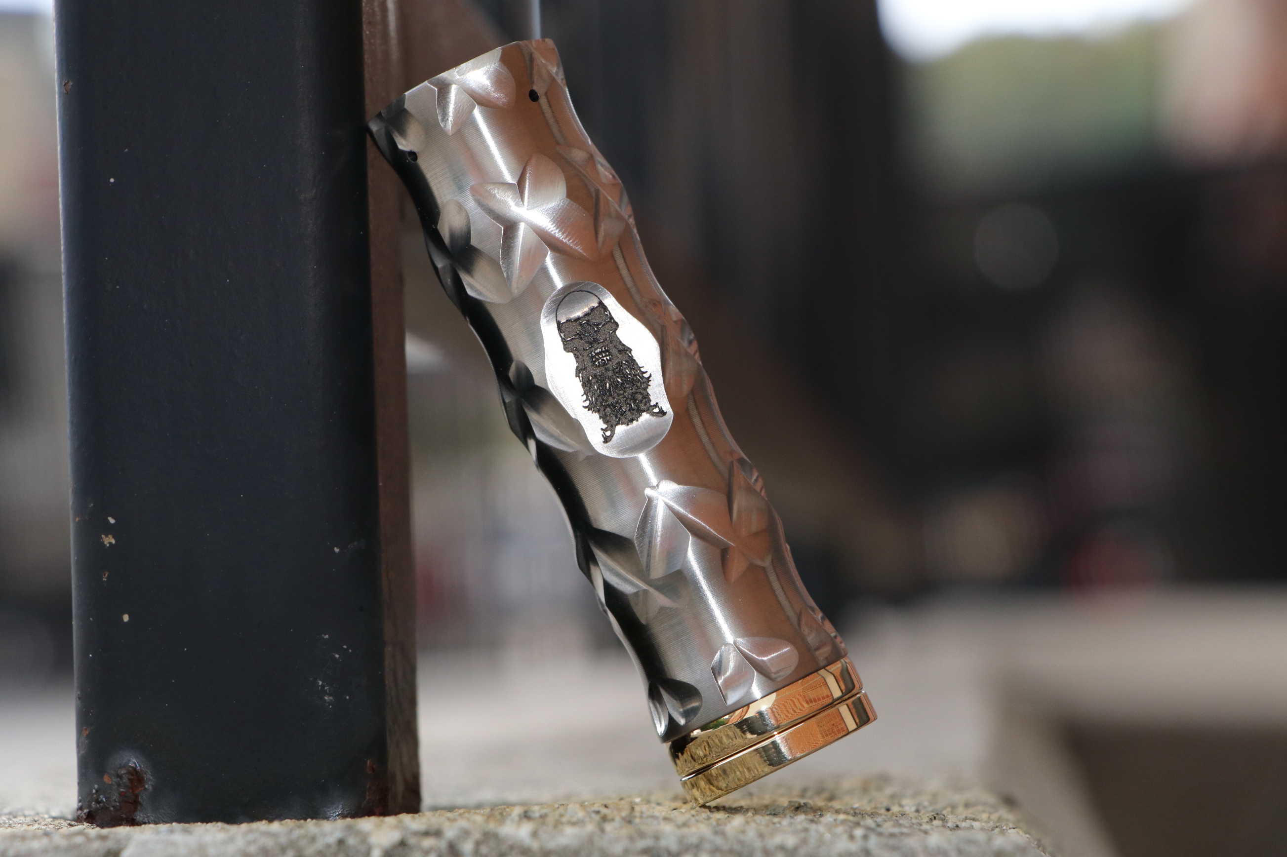 Comp Lyfe Vex Raw Titanium tubo 18650 Bearded Skull