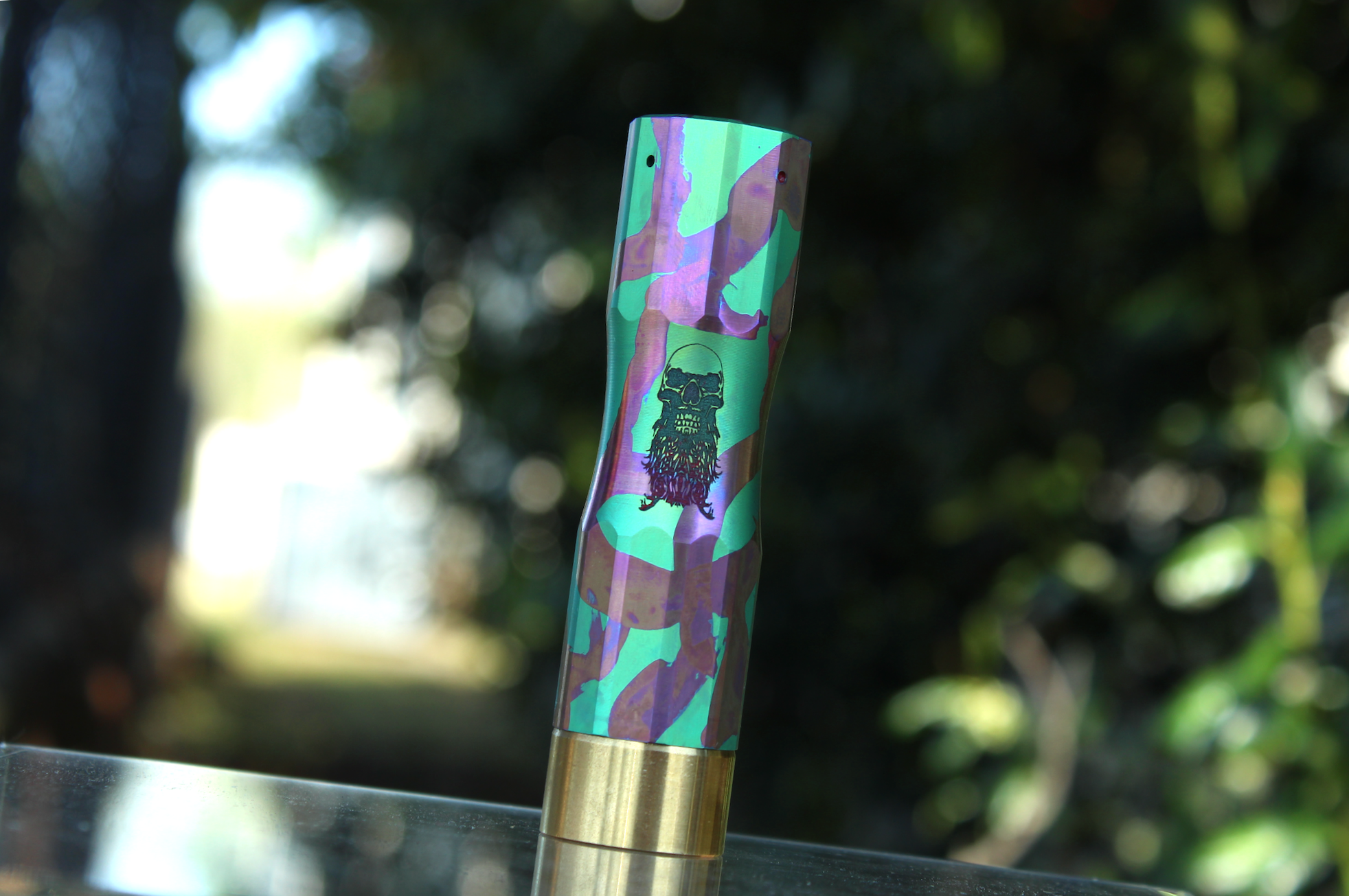 Comp Lyfe Circus Raw Titanium tubo 18650 Bearded Skull