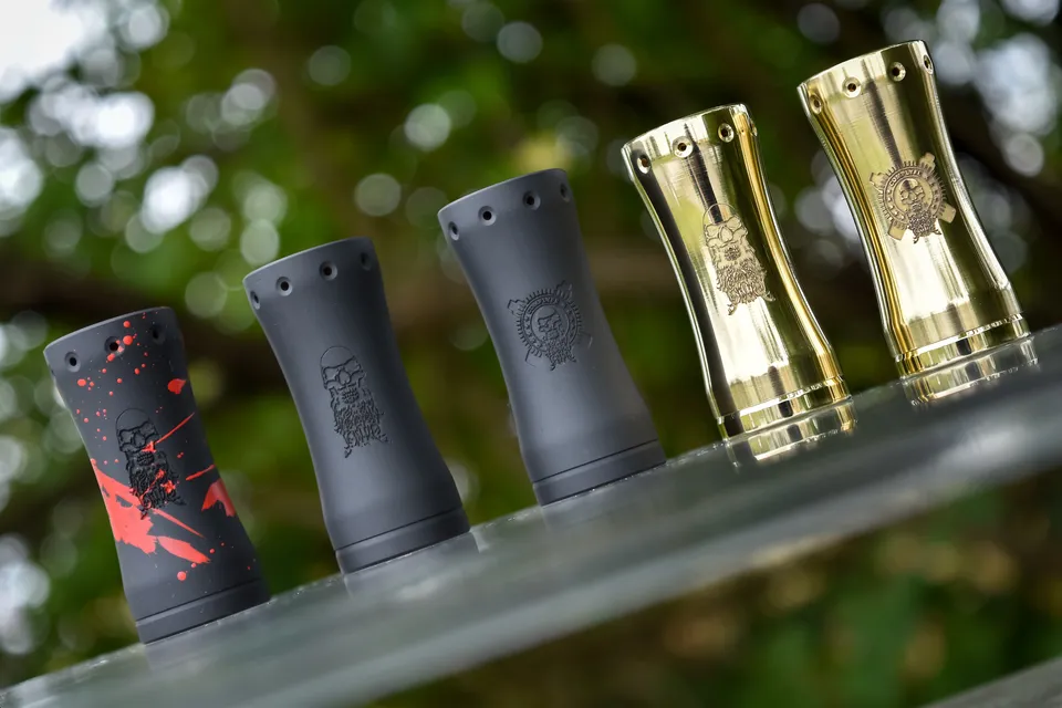 Comp Lyfe Takeover Knurl tubo rame 18650 Bearded Skull