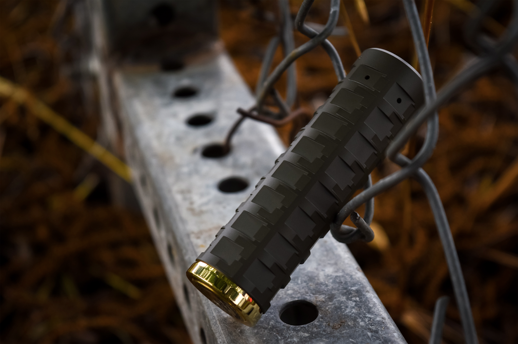 Comp Lyfe Battle Cry tubo meccanico 18650 bianco combo ottone