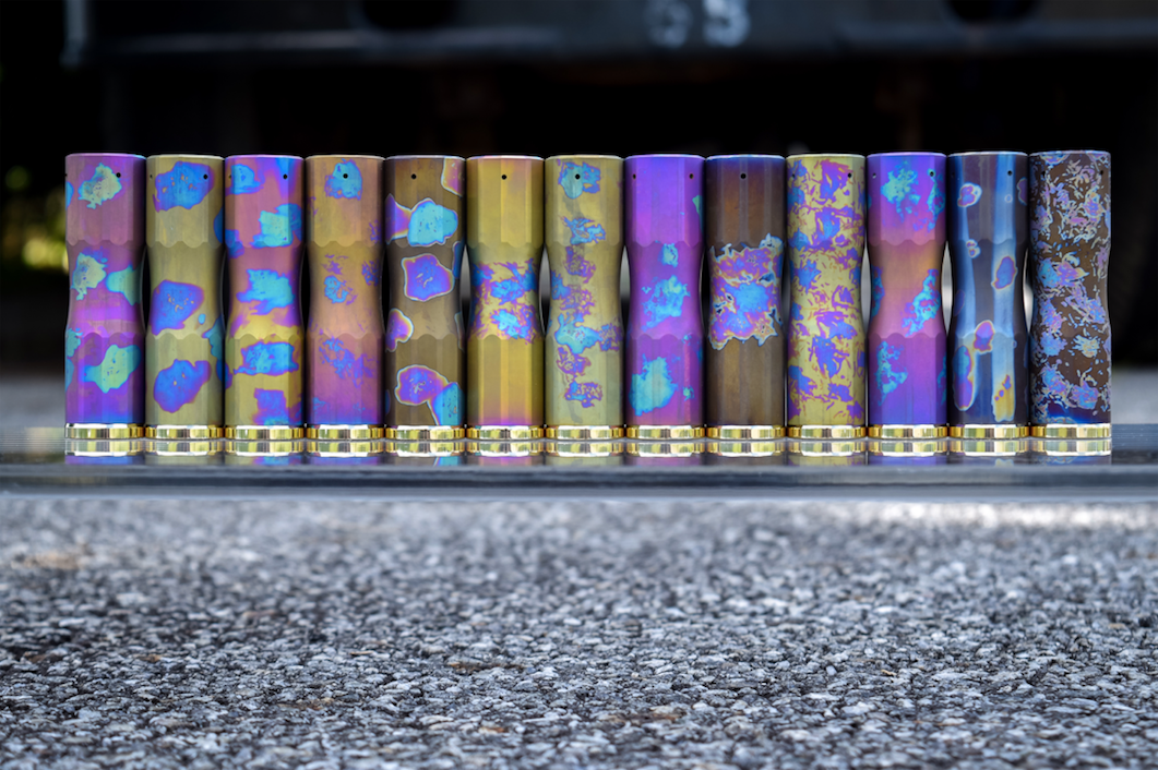 Comp Lyfe Circus Raw Titanium tubo 18650 Bearded Skull