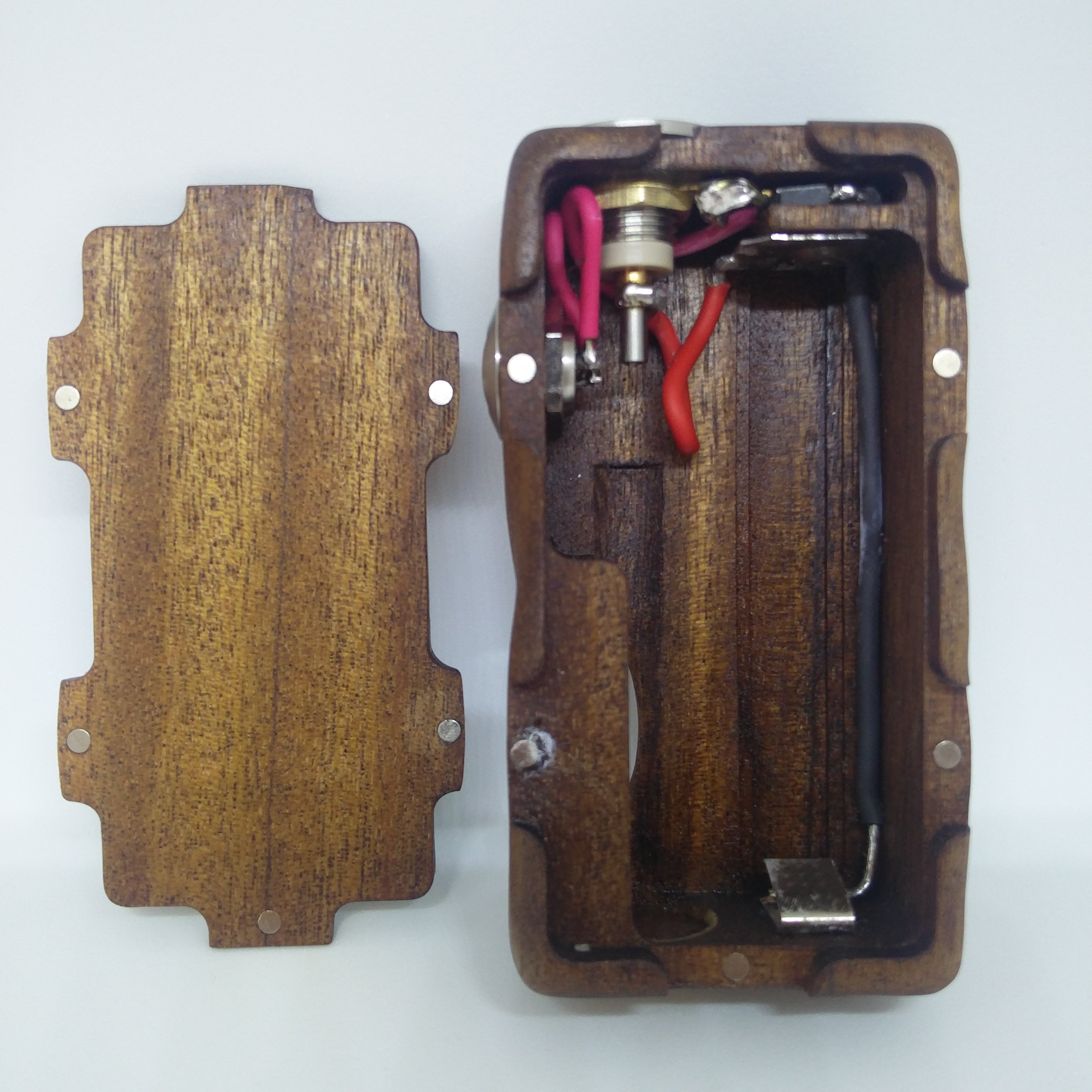 KHW Mosfet 20700 box legno dibetou sn009