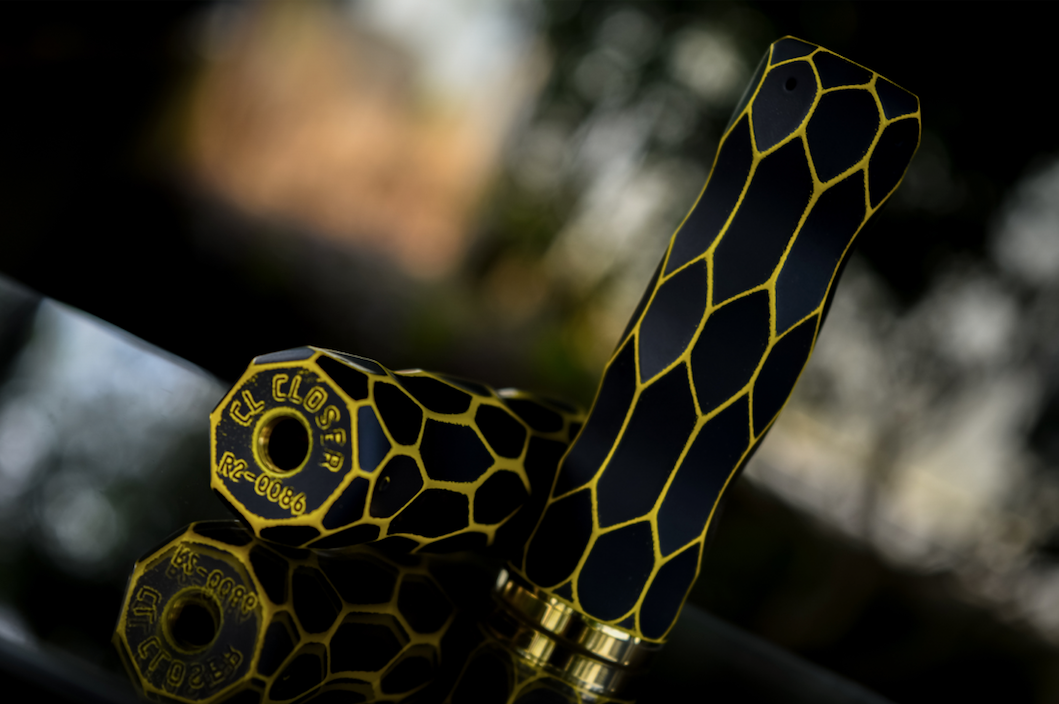 Comp Lyfe Closer 3D Bearded Skull tubo 18650 ottone