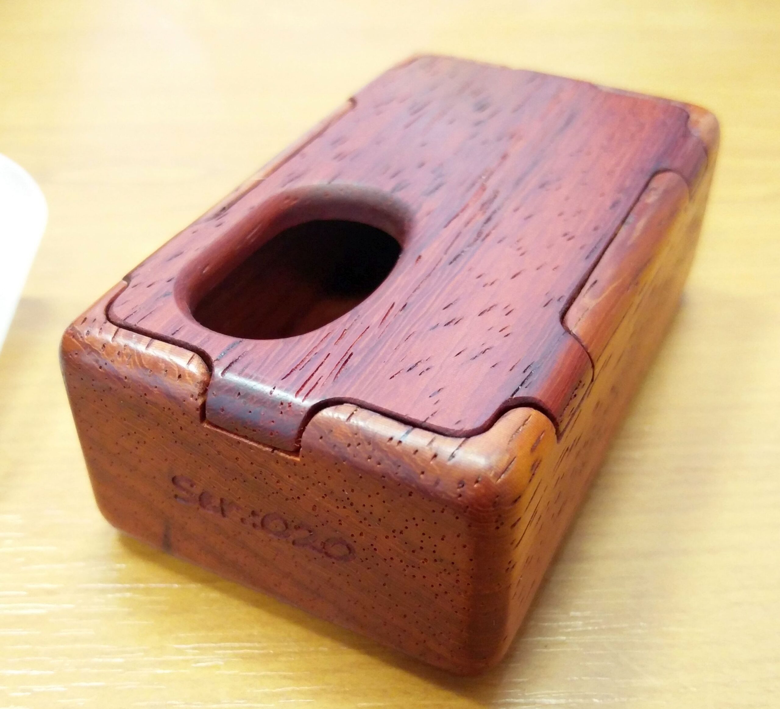KHW Minifet Padouk box mod legno 18650 bottom feeder
