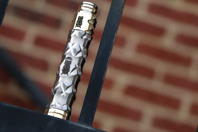 Comp Lyfe Vex Raw Titanium tubo 18650 Bearded Skull