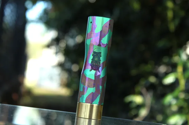 Comp Lyfe Circus Raw Titanium tubo 18650 Bearded Skull